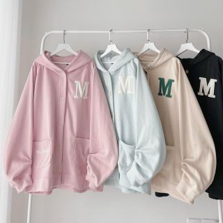 Áo khoác cardigan nữ thêu Chữ M cài nút có nón form rộng