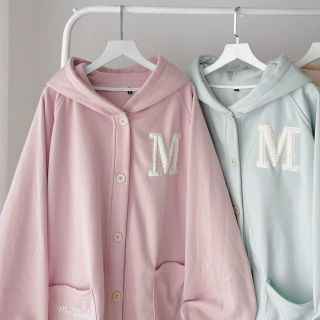 Áo khoác cardigan nữ thêu Chữ M cài nút có nón form rộng