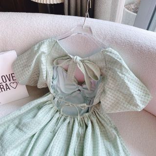 SET BBD LỖ CUTOUT LƯNG SHORT
