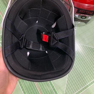 Mũ bảo hiểm có kính