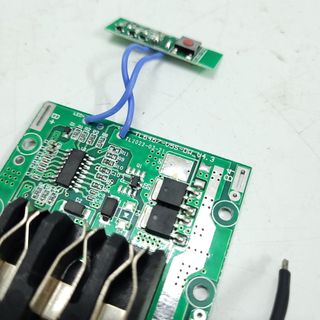 Vỏ pin, mạch bảo vệ pin 20v 10 cell có đèn led báo pin