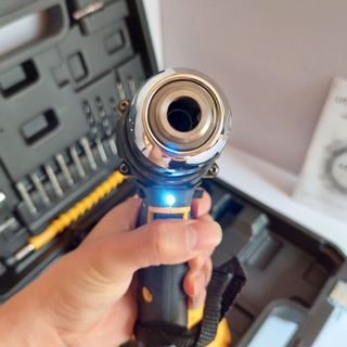 Máy khoan pin Dewalt 20v 3 chế độ - 35 cấp trượt tặng kèm phụ kiện 24 chi tiết