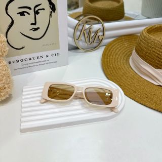 Kính mắt thời trang hãng nam nữ giá sỉ hàng quảng châu