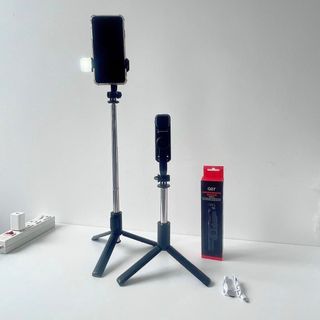 Kẹp điện thoại Q07s có đèn giá sỉ - giá bán buôn