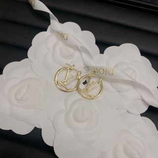 Khuyên tai hãng giá sỉ từ 25 đến 35k