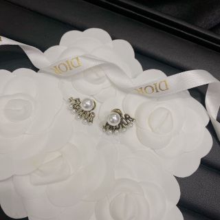 Khuyên tai hãng giá sỉ từ 25 đến 35k