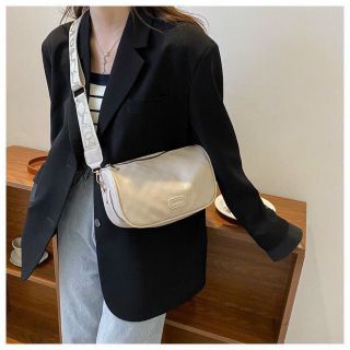 Túi đeo chéo nữ hình trụ