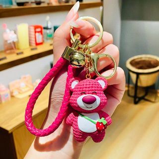 MÓC KHÓA TƯỢNG GẤU DÂU KÈM DÂY BỆN (02), không chuông, CÓ 4 MÀU giá sỉ