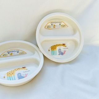 Khay ăn chia 2 ngăn cho bé, có đế chống trượt Nakano