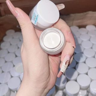kem Face 4IN1 nhà BeSkin ( mẫu test )