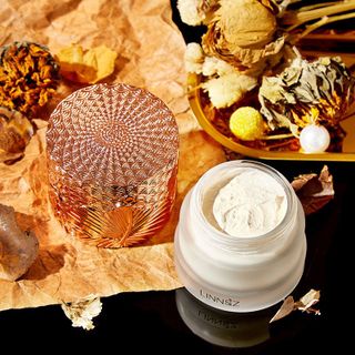 Kem dưỡng ẩm LINNZ'S chiết xuất Linh Chi , ĐÔNG trùng Hạ Thảo giúp bảo vệ , dưỡng r , cải thiện da chuyên sâu .