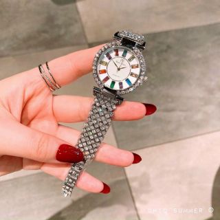 Đồng hồ nữ đá đẹp