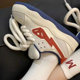 Giày thể thao nữ trắng đế xám và trắng đế xanh