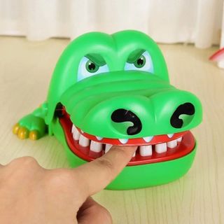 Đồ chơi Cá sấu cắn tay loại to cho bé - đồ chơi giải trí vui nhộn