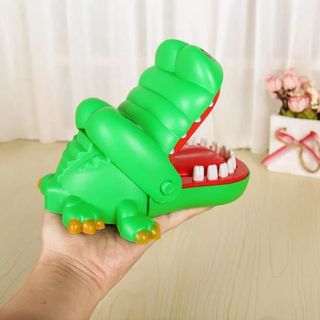 Đồ chơi Cá sấu cắn tay loại to cho bé - đồ chơi giải trí vui nhộn