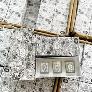 #SET_NẾN #DIPTYQUE 
FULLBOX + TÚI GIẤY HÃNG LÀM QUÀ BAO SANG