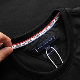 Áo thun cotton 4c nam, áo thun nam cao cấp, chất 100% COTTON chính phẩm co giản 4 chiều xịn sò dày dặn mịn mát mặc thấm hút mồ hôi cực tốt,logo thêu trực tiếp rất trẻ trung vs sang trọng, đường kim mũi chỉ vs nhiễu tẻ cổ rất sắc nét - size từ 53kg - 87kg