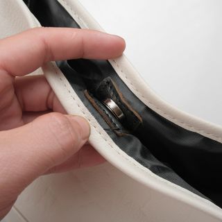 Túi xách nữ, túi đeo chéo nữ cao cấp, chất liệu 100% da si ép nhiệt nổi. Khoá năm châm   • Kích thước | 22cm x 20cm x 4.5cm