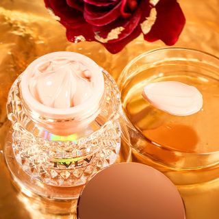 Kem Nền Dưỡng ẩm TVLV chuyên che khuyến điểm , nâng tông da, dữ ẩm tới 20h , lâu trôi giúp da luôn minn và không bết dính