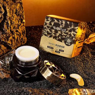 Kem Tái Cấu Trúc Trứng Cá Đen giúp da trắng sáng, dưỡng ẩm chuyên sâu, đẩy lùi lão hoá , xoá bỏ sạm da