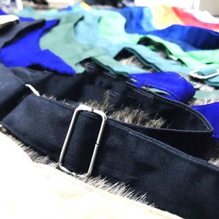 Tạp dề pha chế yếm đỏ phối đen cao cấp dành cho phục vụ cả Nam và Nữ