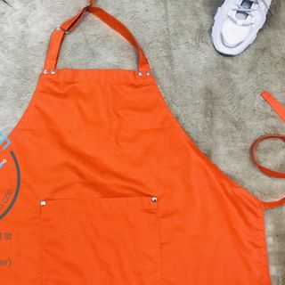 TẠP DỀ YẾM MÀU CAM ĐÍNH NÚT DÀNH CHO PHỤC VỤ