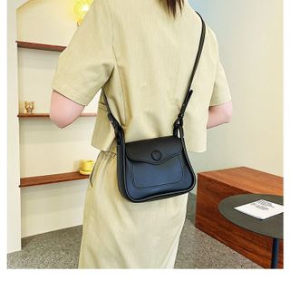 TÚI XÁCH NỮ ĐEO CHÉO CỔ ĐIỂN NÚT TRÒN KHÓA NAM CHÂM AS22255 - TRÙM SỈ VN