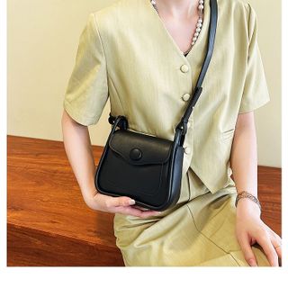 TÚI XÁCH NỮ ĐEO CHÉO CỔ ĐIỂN NÚT TRÒN KHÓA NAM CHÂM AS22255 - TRÙM SỈ VN