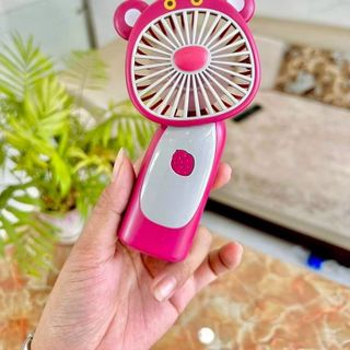 Quạt mini tích điện gấu dâu Hottrend sạc USB