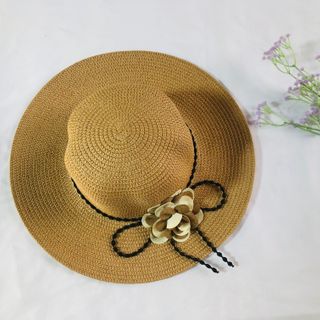 Mũ nữ rộng vành.