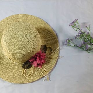 Mũ nữ rộng vành.