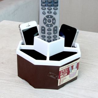 Hộp đựng bút, điều khiển dáng tròn mầu nâu, chất bằng nhựa cao cấp, nhập khẩu Nhật Bản