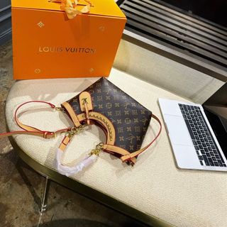 Túi xách quảng châu Chuông - 01B2047 (Chuyên sỉ túi xách sll, balo, ví, thắt lưng, túi Laptop)