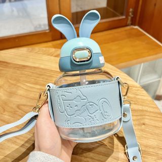 Bình Nưoc Quai Đeo Tai Thỏ ốp Da yêu lắm 600ml