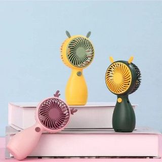 Quạt mini cầm tay, quạt cầm tay mini có đế để bàn , nhỏ gọn, tiện lợi (Tặng Dây Sạc+ kèm dây cao su) ( màu ngau nhien)