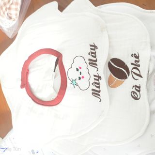 Yếm thêu tên và hình dành tặng bé yêu