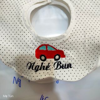Yếm thêu tên và hình dành tặng bé yêu