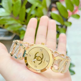 Đồng hồ lắc tay mới
