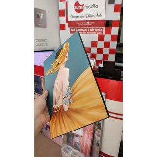 Ảnh thiếu nữ đầm vàng, Gỗ lụa mịn trang trí spa, tiệm tóc,tiệm nail