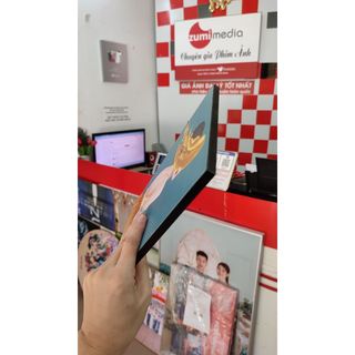 Ảnh thiếu nữ đầm vàng, Gỗ lụa mịn trang trí spa, tiệm tóc,tiệm nail