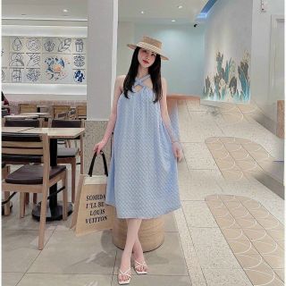 Đầm maxi đi biển, cổ chéo hở vài siêu xinh. Chất đũi xốp ô vuông. Giá sỉ- giá bán buôn