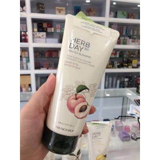 Sữa rửa mặt H e r b Day 365 Clean sing Foam