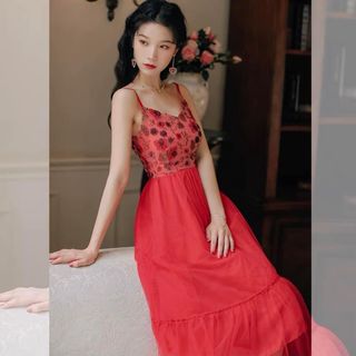 Đầm hai dây ren đỏ