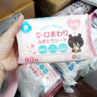 Gói 80 tờ giấy ướt cao cấp vệ sinh cho bé với thành phần 99 phần trăm là nước tinh khiết nhập khẩu từ Nhật Bản