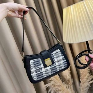 TÚI XÁCH KẸP NÁCH NỮ CAO CẤP KHÓA VUÔNG DA LÌ SIZE 22 T017 - TRÙM SỈ VN