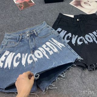 QUẦN GIẢ VÁY IN CHỮ CHẤT QUÁ NÈ 🕊️🕊️🕊️ 2 màu Xanh - Đen Size: S M L