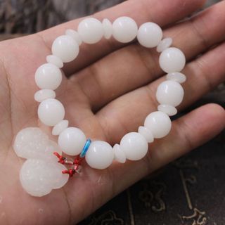 Vòng chuỗi đá trắng y hình