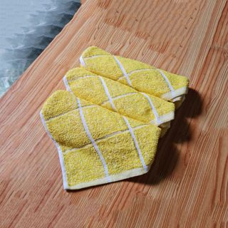 Khăn 4 ô vàng Mohala kích thước 28x28 chất liệu 100% cotton làm khăn lau cao cấp.