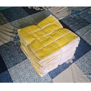 Khăn 4 ô vàng Mohala kích thước 28x28 chất liệu 100% cotton làm khăn lau cao cấp.