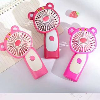 Quạt gấu dâu, thỏ dâu nghiêng đầu